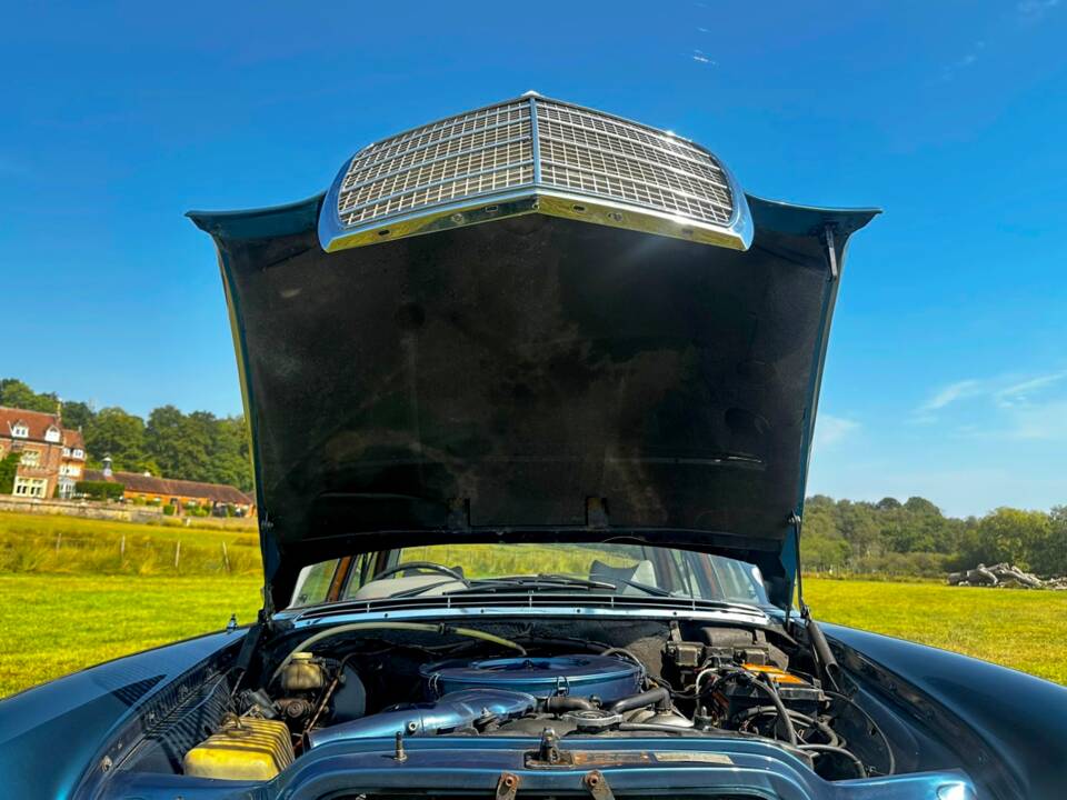 Image 45/57 de Mercedes-Benz 280 SE 3,5 (1972)