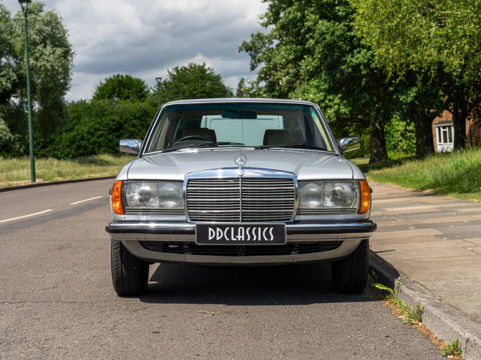 Immagine 5/25 di Mercedes-Benz 280 E (1981)
