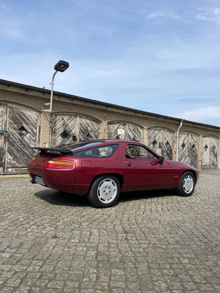 Image 2/11 de Porsche 928 S4 (1988)