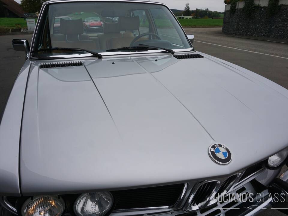 Immagine 38/76 di BMW 3,3 L (1975)