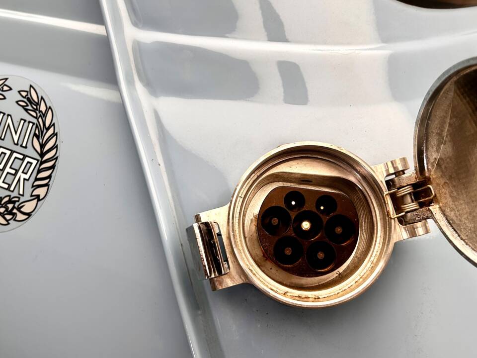 Image 13/15 of Mini Cooper E (1996)