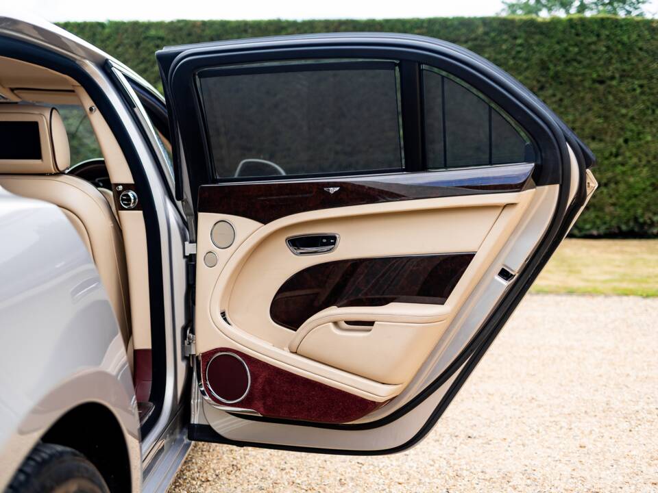 Immagine 42/50 di Bentley Mulsanne (2011)