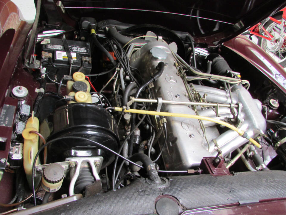 Image 10/23 of Mercedes-Benz 280 SL (1969)