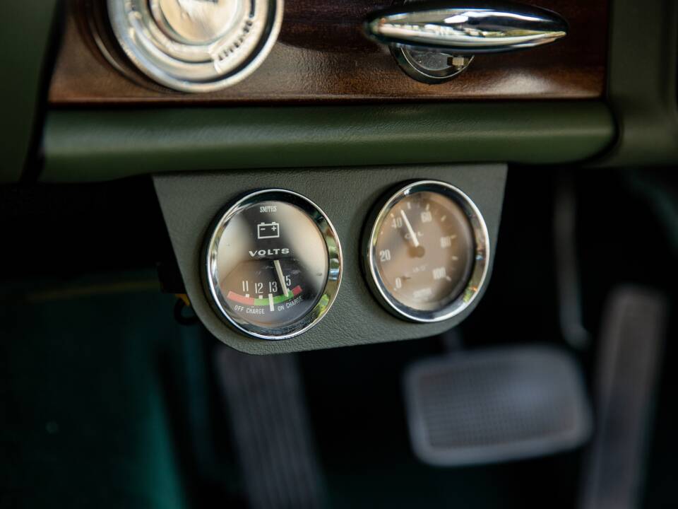 Image 19/44 of Ford Zodiac MkIII (1964)