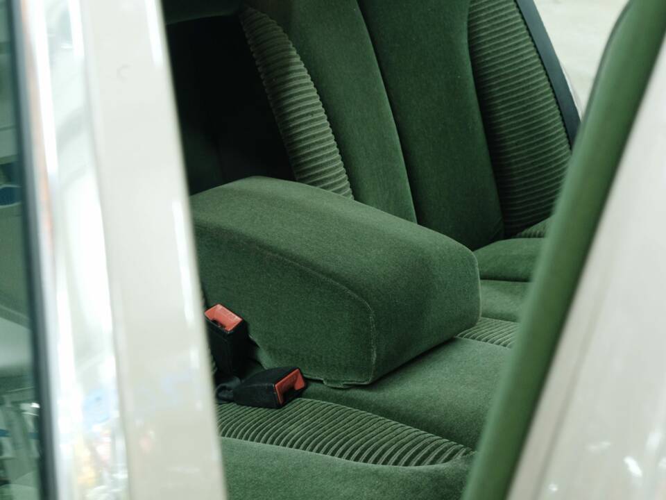 Bild 33/50 von Mercedes-Benz 300 SEL (1986)