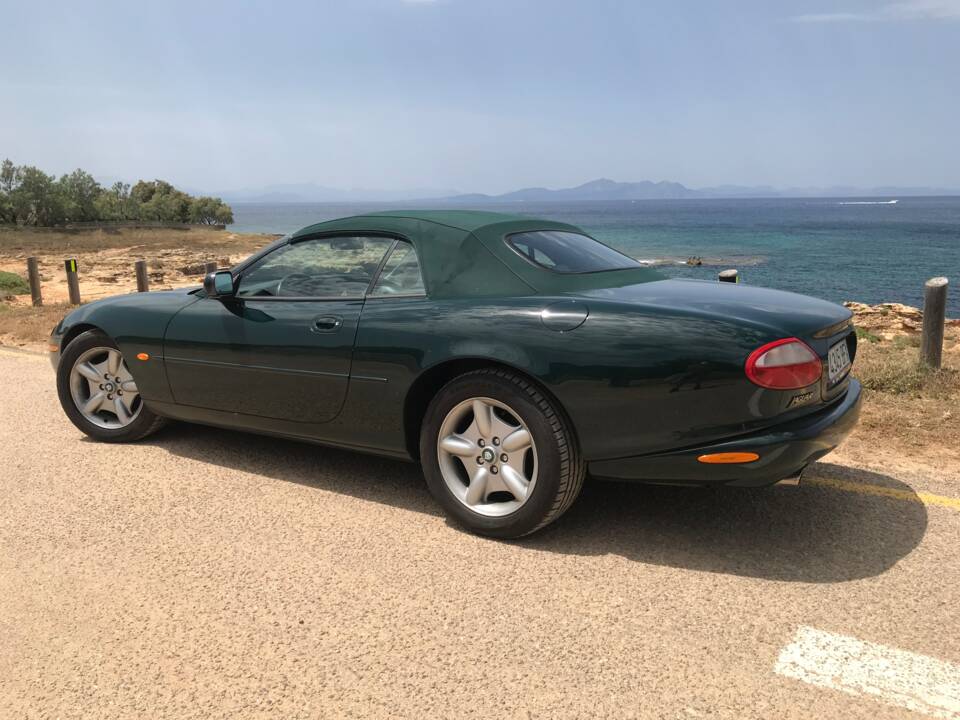 Image 19/22 of Jaguar XK8 4.0 (1996)