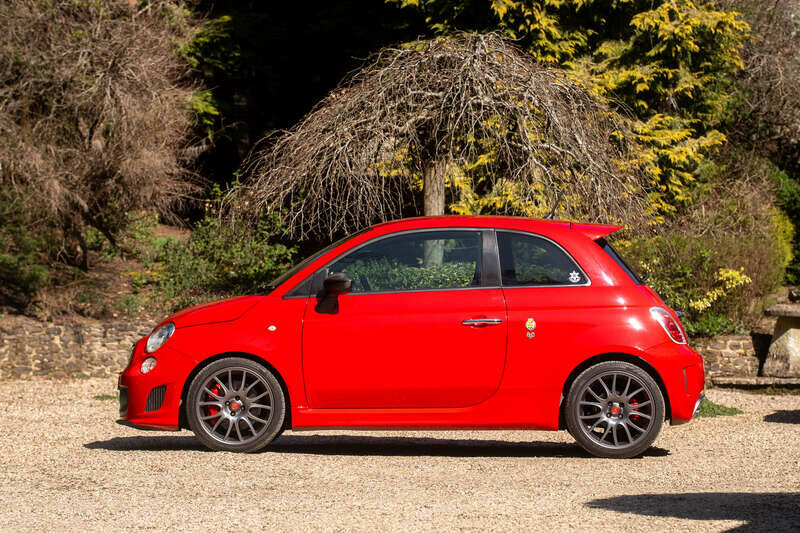 Bild 27/50 von Abarth 695 «Tributo Ferrari» (2010)