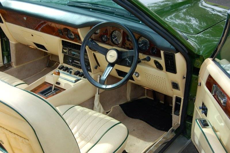 Image 28/33 of Aston Martin V8 Volante (1981)