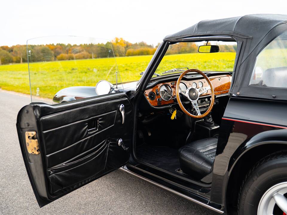 Immagine 17/36 di Triumph TR 6 (1974)