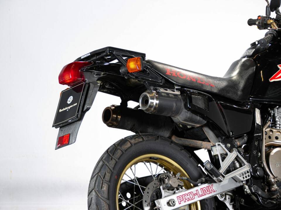 Image 27/38 de Honda NX 650 Dominator (1988)