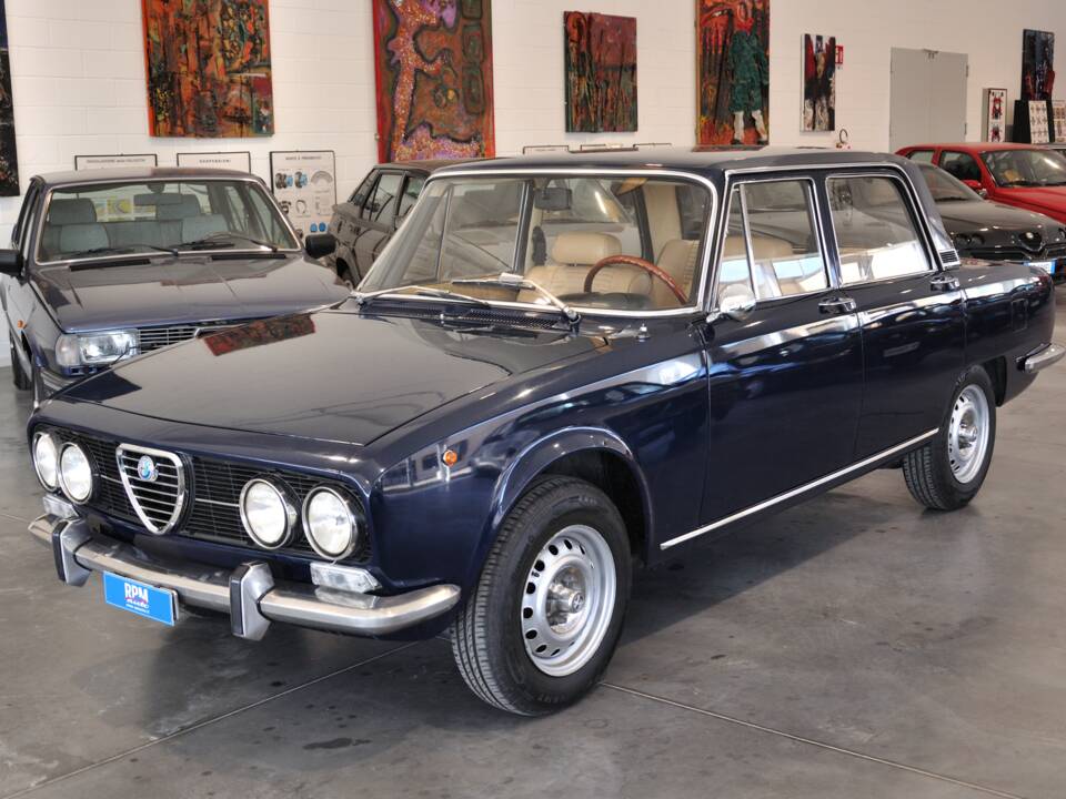 Image 4/35 of Alfa Romeo 2000 Berlina (1972)