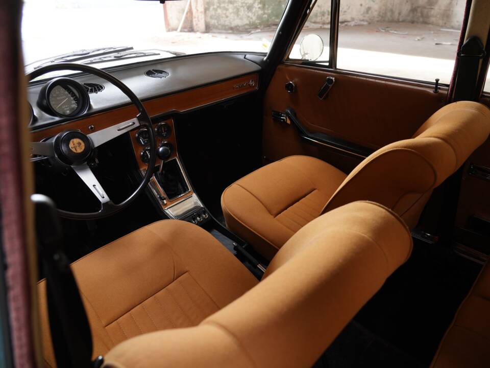 Image 28/83 of Alfa Romeo 1750 Berlina (1970)