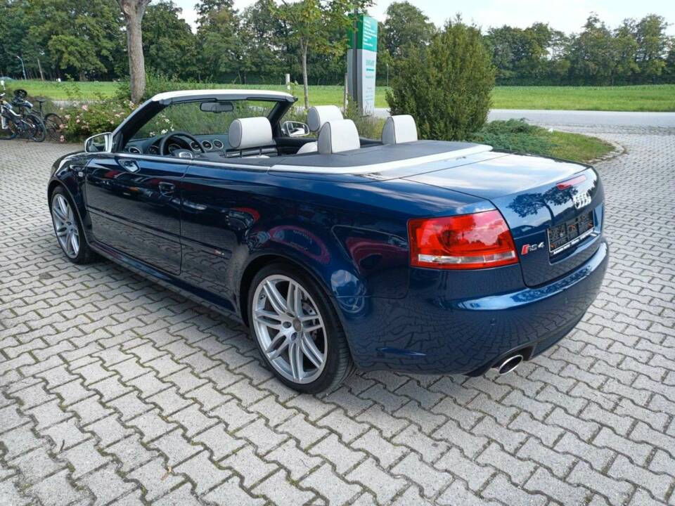 Image 8/19 of Audi RS4 Cabriolet (2008)