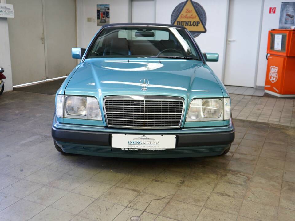 Afbeelding 4/50 van Mercedes-Benz 300 CE-24 (1993)