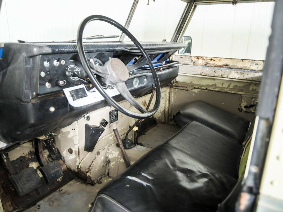 Image 11/50 of Land Rover 109 (1978)