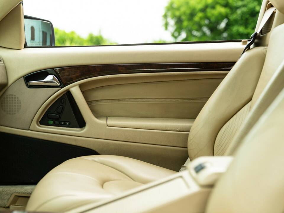 Image 36/50 de Mercedes-Benz SL 500 (1998)