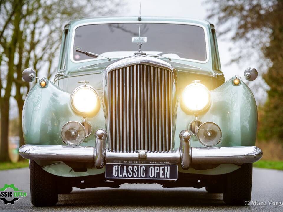Image 3/46 of Bentley R-Type (1953)