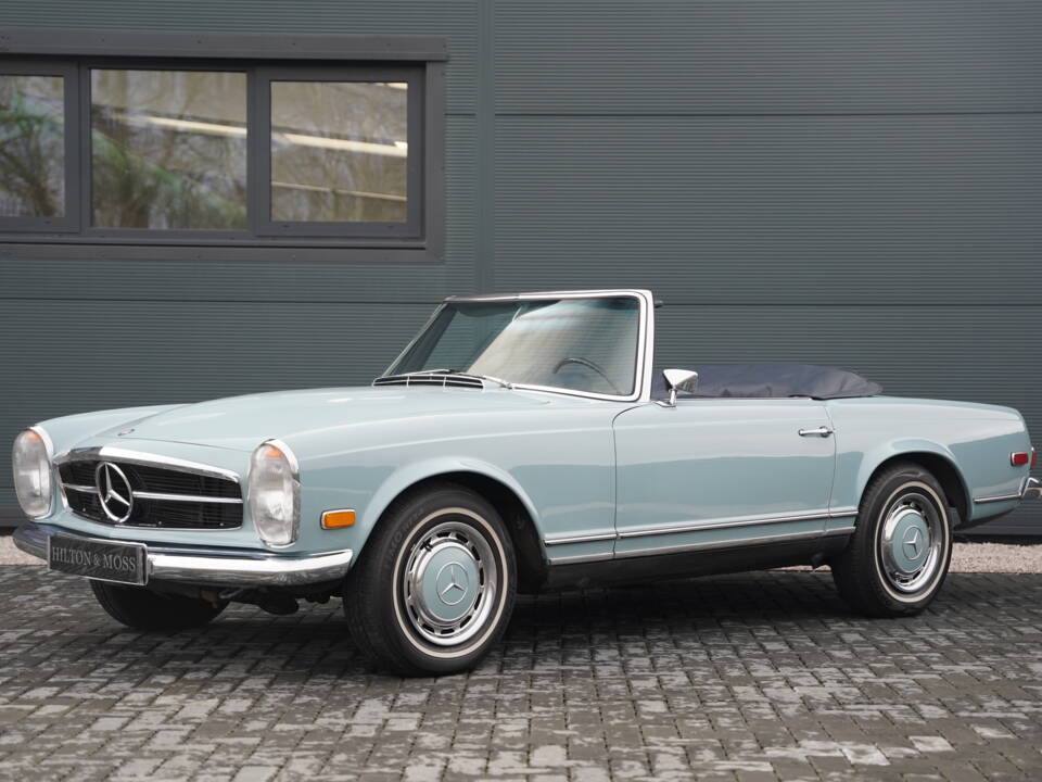 Immagine 4/50 di Mercedes-Benz 280 SL (1968)