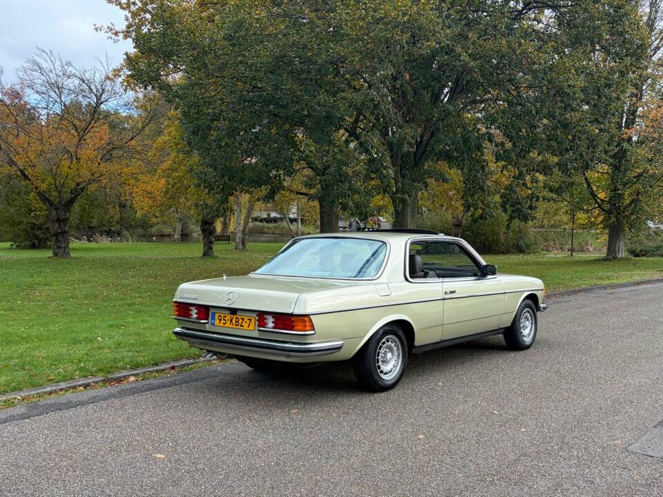 Afbeelding 5/35 van Mercedes-Benz 280 CE (1983)