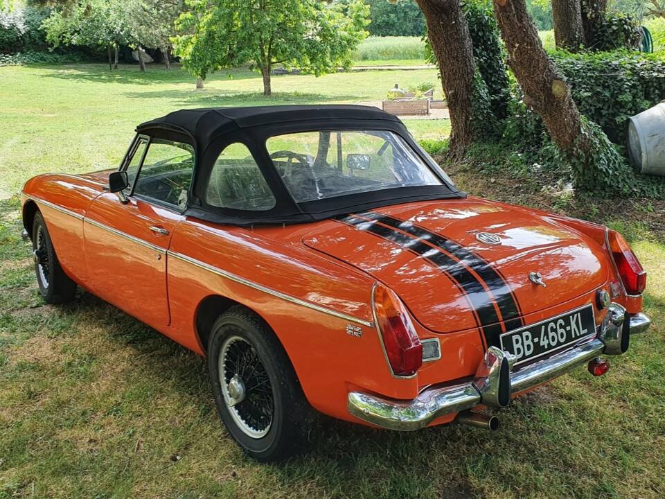 Bild 6/8 von MG MGB Lightweight Rennwagen (1972)