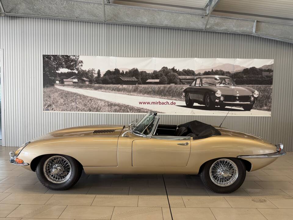 Image 1/18 de Jaguar Type E 4.2 (1967)