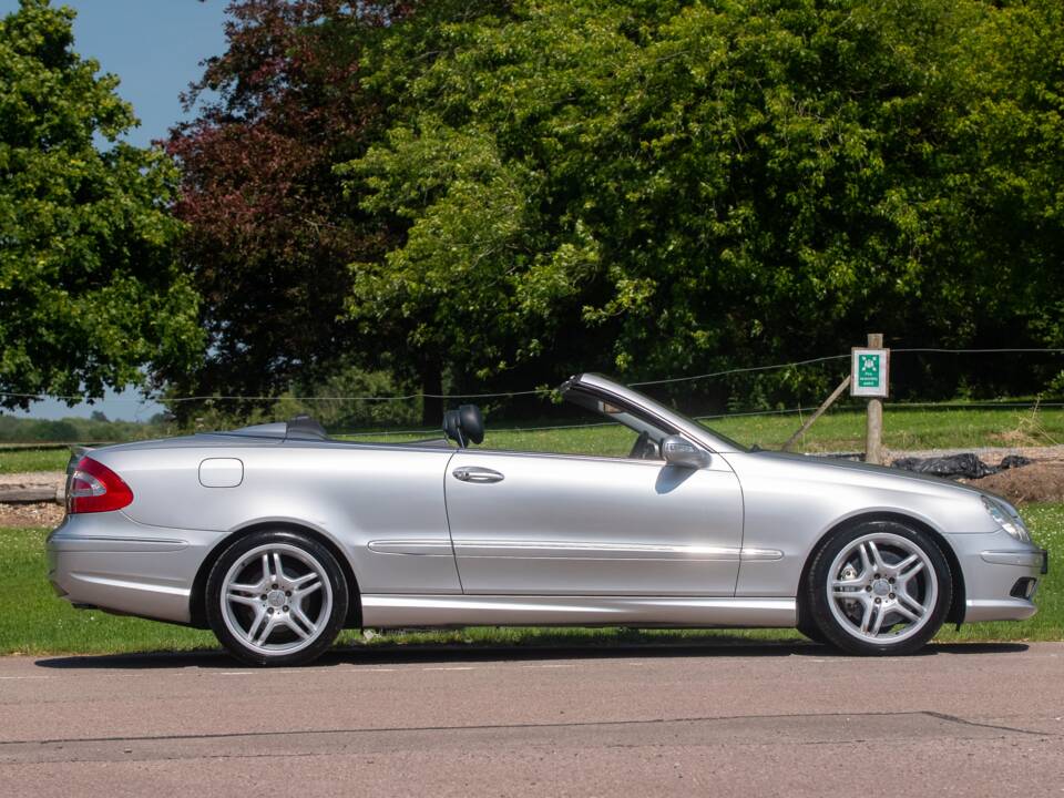 Image 12/50 of Mercedes-Benz CLK 55 AMG (2003)