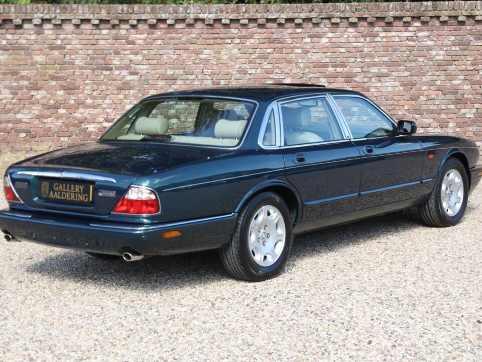 Bild 36/50 von Jaguar XJ 8 4.0 Executive (2001)