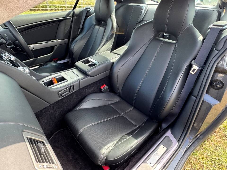 Bild 19/30 von Aston Martin DB 9 (2009)