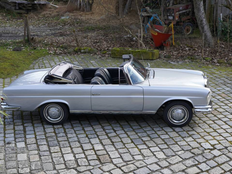 Image 5/13 of Mercedes-Benz 220 SE b (1962)