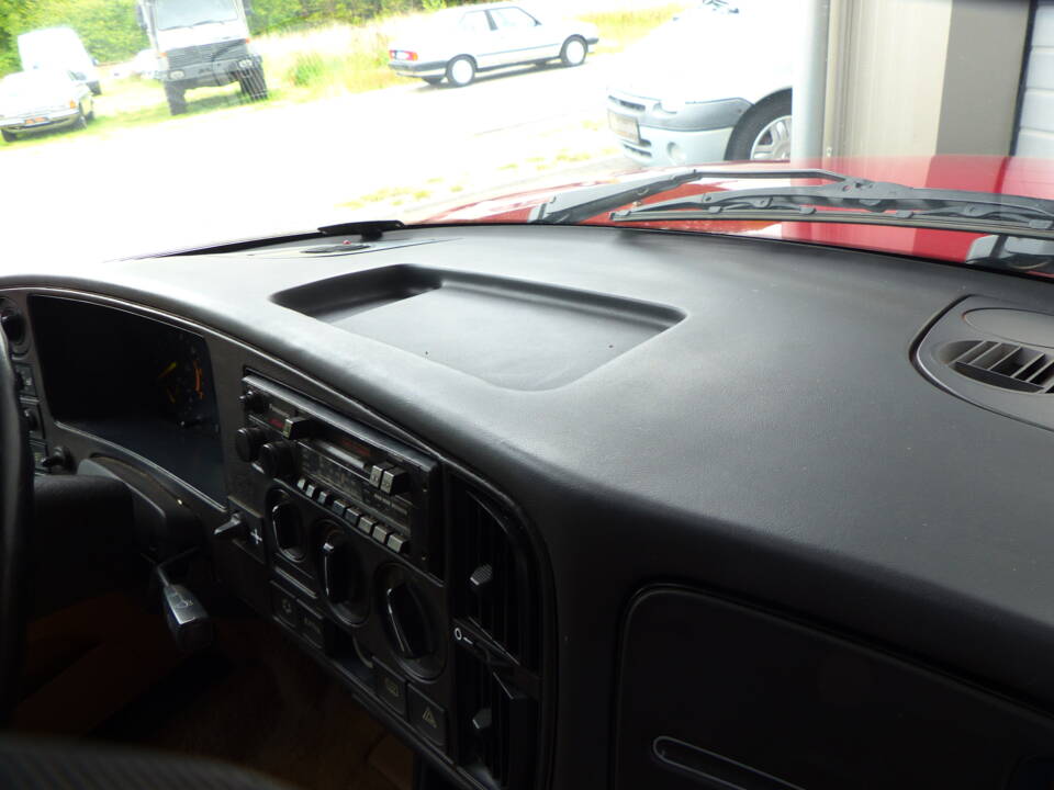 Image 17/20 of Saab 900 Turbo (1989)