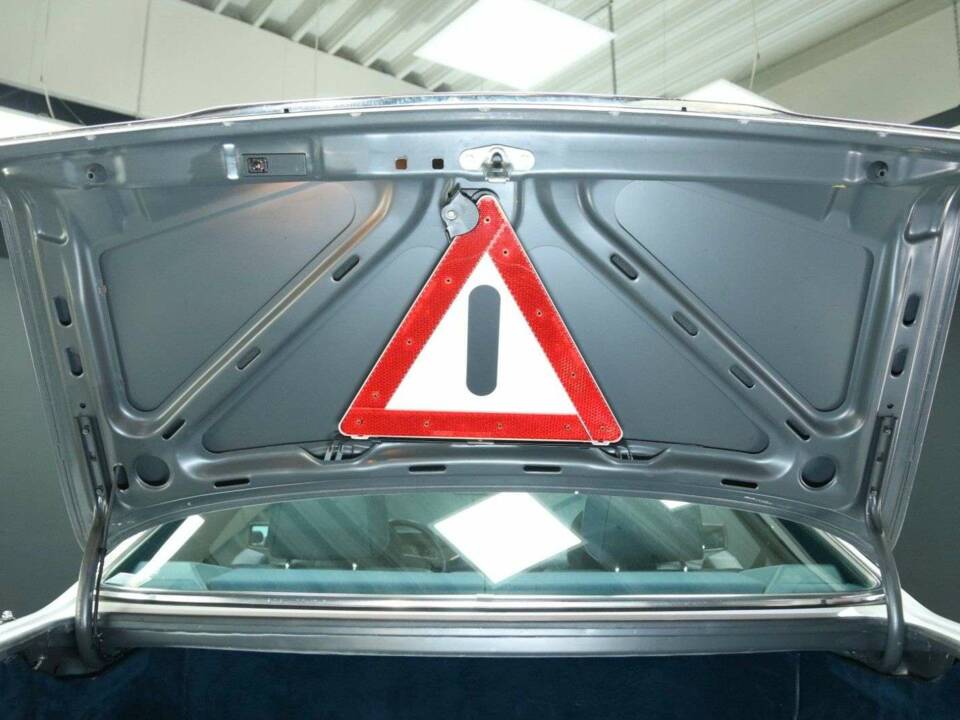 Bild 40/50 von Mercedes-Benz 560 SEC (1988)