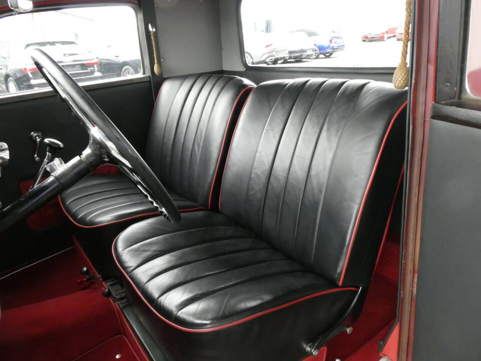 Imagen 8/19 de Mercedes-Benz 220 (1951)