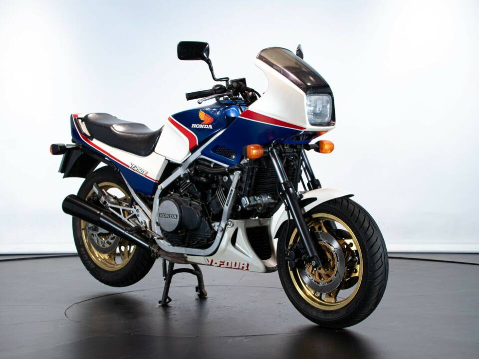 Image 4/50 de Honda VF 750 (1983)