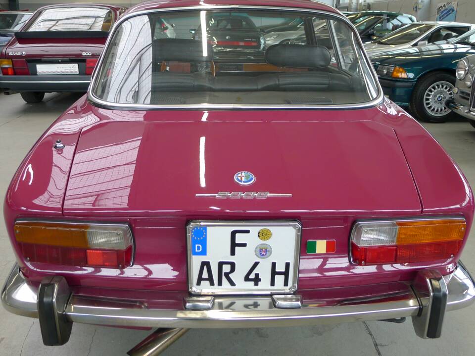 Bild 25/36 von Alfa Romeo 2000 GT Veloce (1975)
