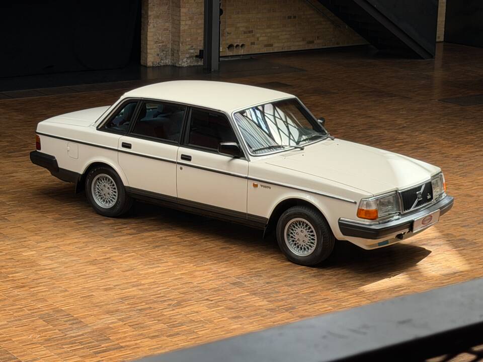 Bild 5/43 von Volvo 240 (1989)