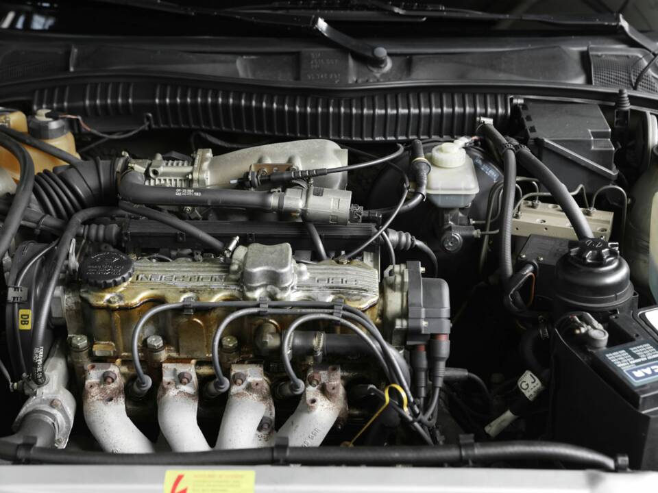 Bild 34/41 von Opel Calibra 2,0 (1991)