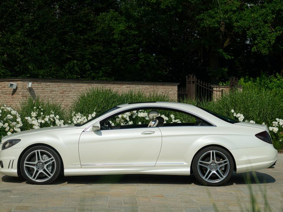 Immagine 11/50 di Mercedes-Benz CL 63 AMG (2009)