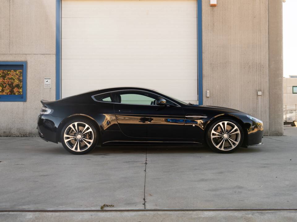 Image 42/83 de Aston Martin V12 Vantage (2009)