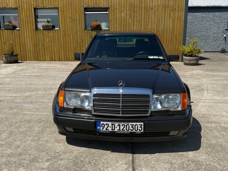 Image 1/23 of Mercedes-Benz 500 E (1992)