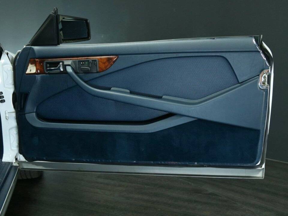 Bild 34/50 von Mercedes-Benz 560 SEC (1988)