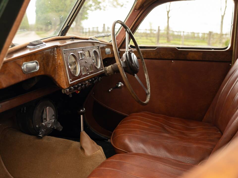 Image 4/21 of Riley 2.5 Litre RMF (1953)