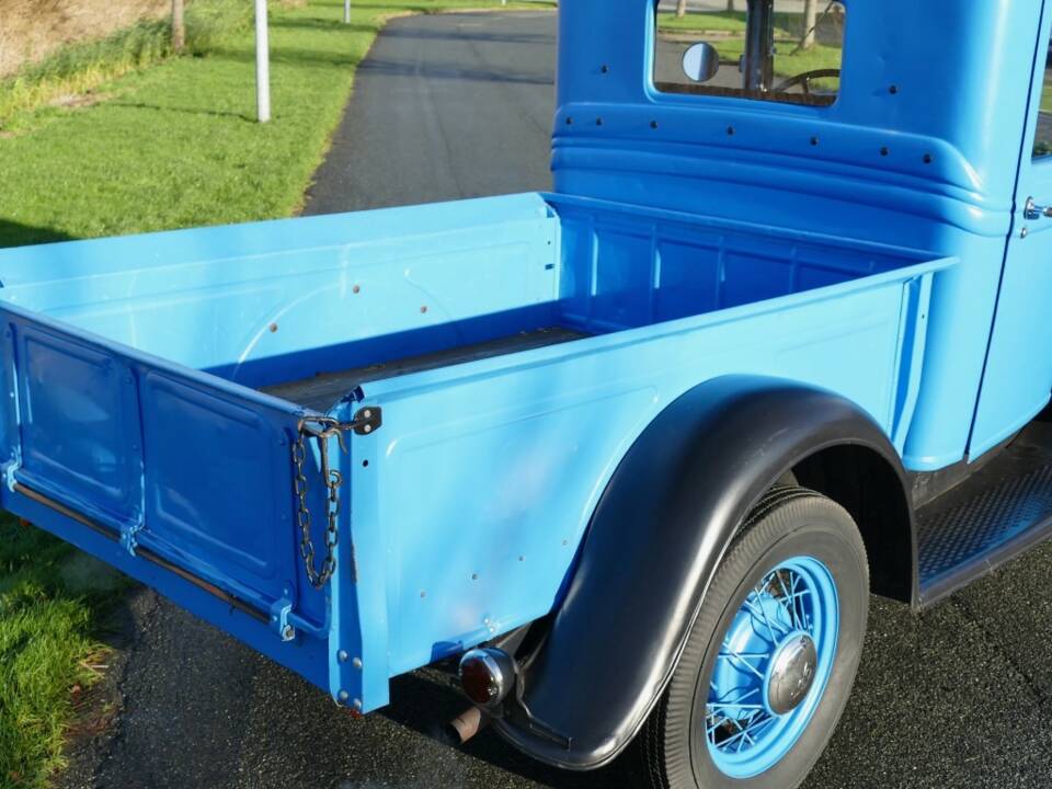 Image 8/14 of Ford V8 Model 46 Pick Up (1933)