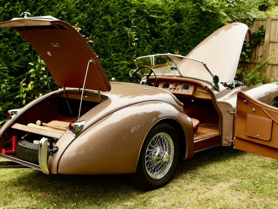 Image 20/50 of Jaguar XK 120 OTS (1950)