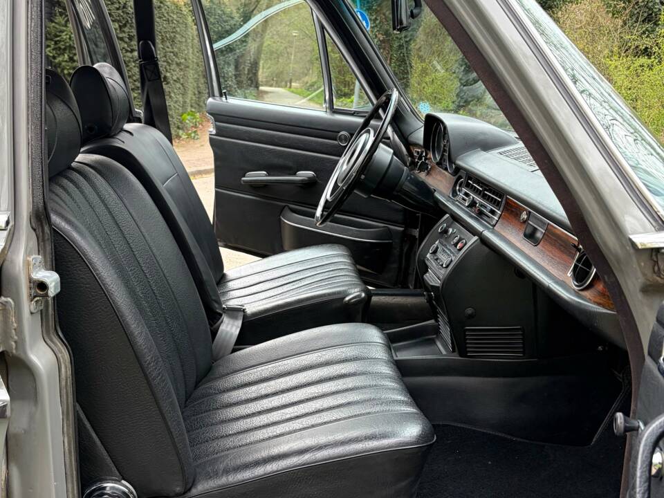 Bild 5/12 von Mercedes-Benz 250 (1971)