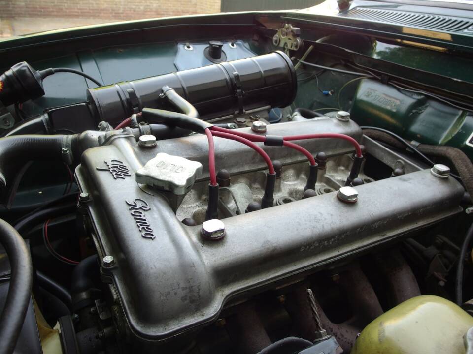 Image 79/99 of Alfa Romeo 1750 Berlina (1970)