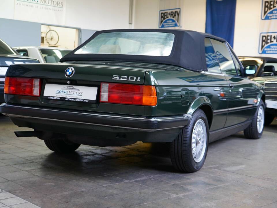 Afbeelding 15/25 van BMW 320i (1988)