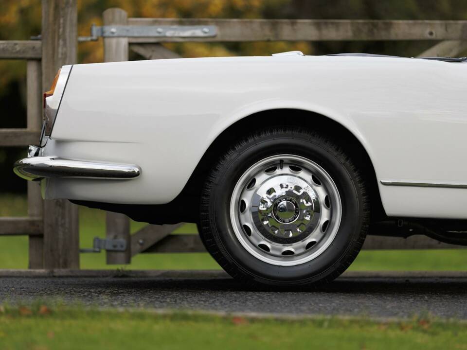 Image 30/50 of Alfa Romeo 2600 Spider (1964)