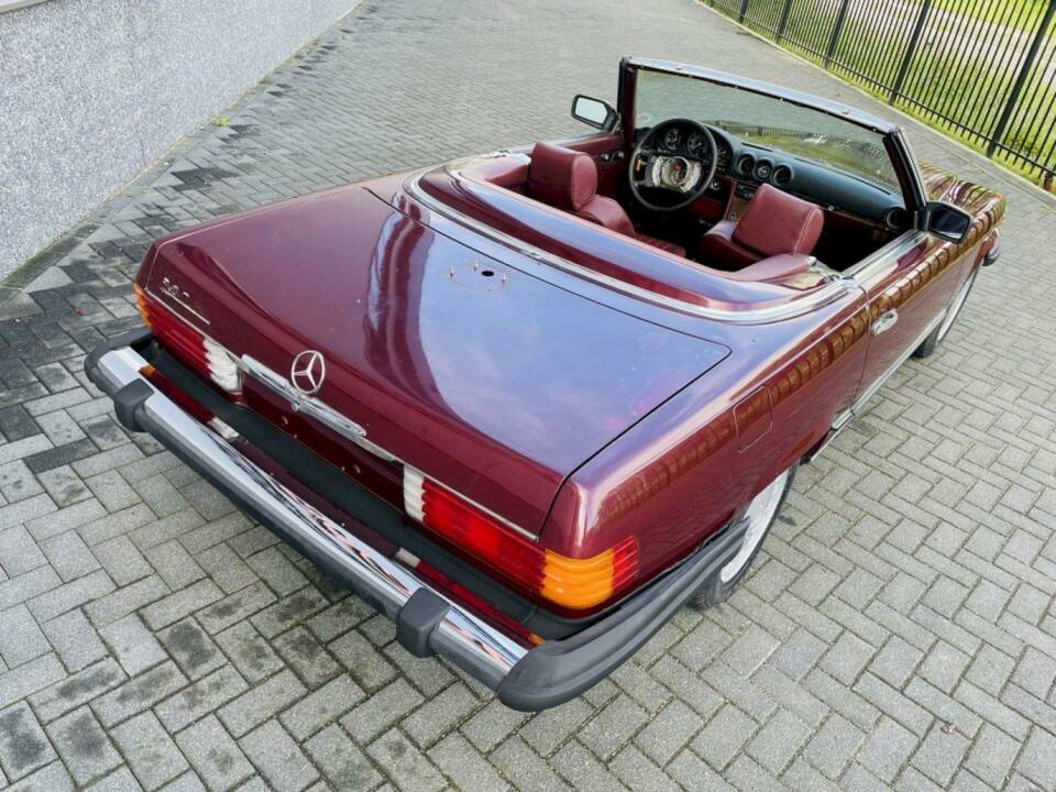 Afbeelding 10/36 van Mercedes-Benz 560 SL (1986)
