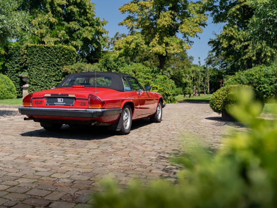 Image 19/35 of Jaguar XJ-SC 5.3 (1987)