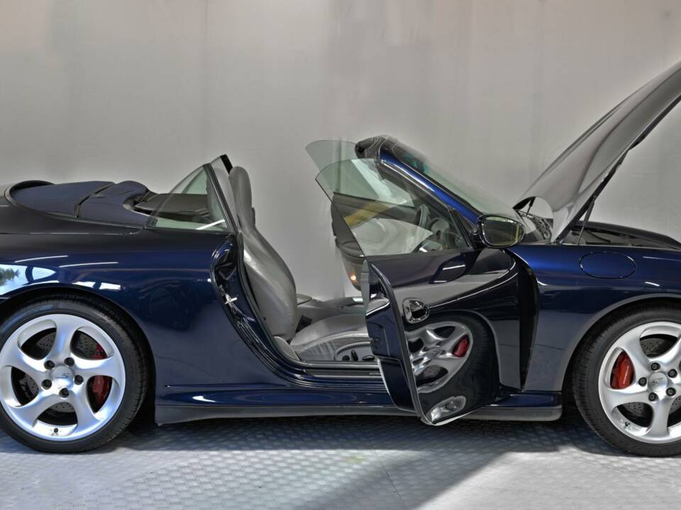 Bild 17/50 von Porsche 911 Carrera 4S (2004)